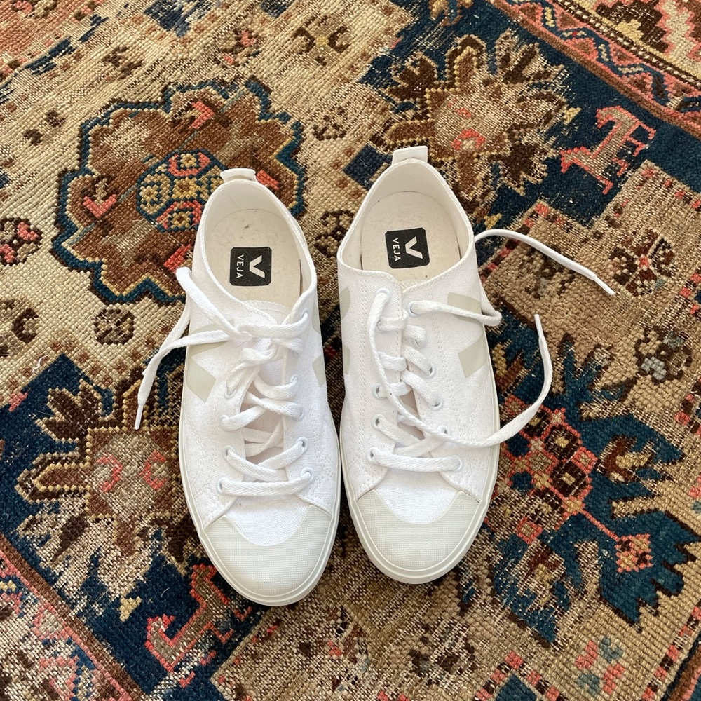Veja tennies barely worn!